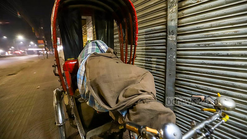 Some homeless people spend the night wrapped in blankets on rickshaws or beside it. Photo taken on Monday, Dec 5, 2022.Photo: Mahmud Zaman Ovi