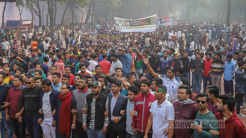 People from all walks of life thronged the Martyred Intellectuals’ Memorial in Dhaka’s Mirpur to pay tribute to the intellectuals killed in 1971 on Wednesday, Dec 14, 2022. Photo: Asif Mahmud Ove