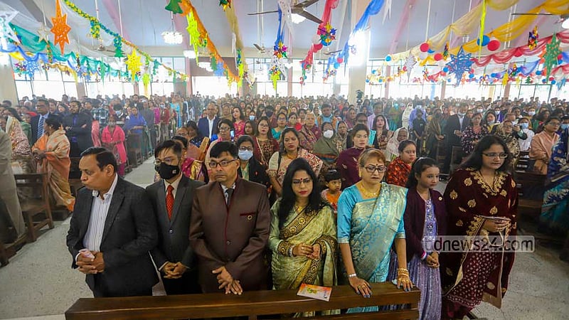Christian devotees take part in a Christmas Day service at the Holy Rosary Church in Dhaka’s Tejgaon on Dec 25, 2022. Photo: Asif Mahmud Ove