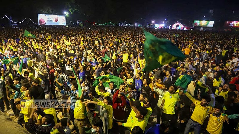 Another football night at Dhaka University with fans on Haji Muhamad Muhsin Hall’s playground watching Brazilian superstar Neymar Jr and his teammates in action against South Korea in their last 16 clash of the Qatar World Cup.