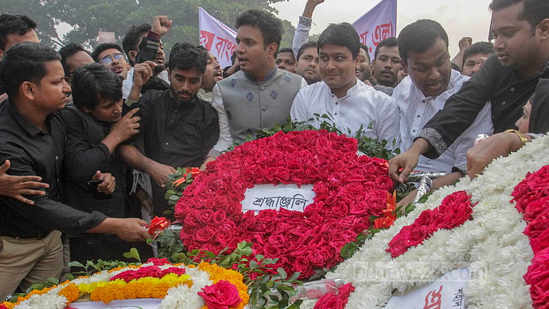 Bangladesh Chhatra League activists pay homage to the sharpest minds of the nation at the Martyred Intellectuals’ Memorial in Dhaka’s Mirpur on Wednesday, Dec 14, 2022. Photo: Asif Mahmud Ove