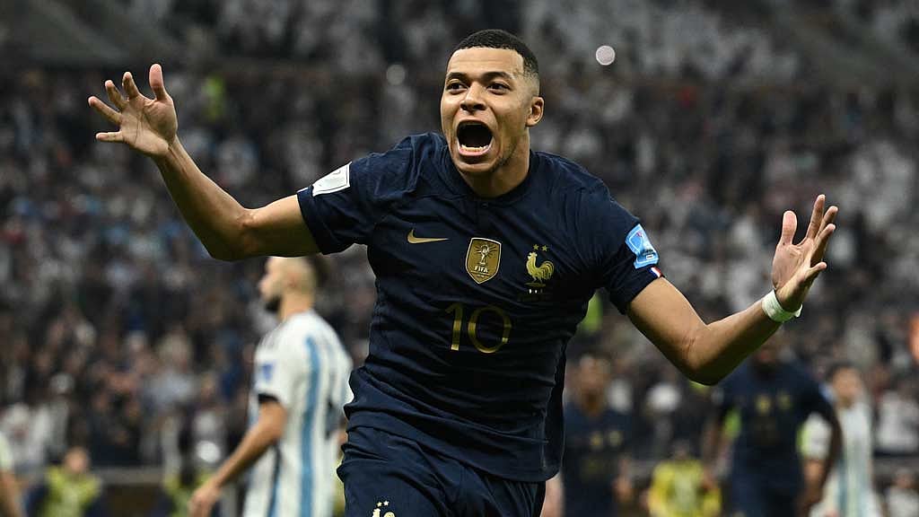Mbappe's hat-trick in vain on Messi's night