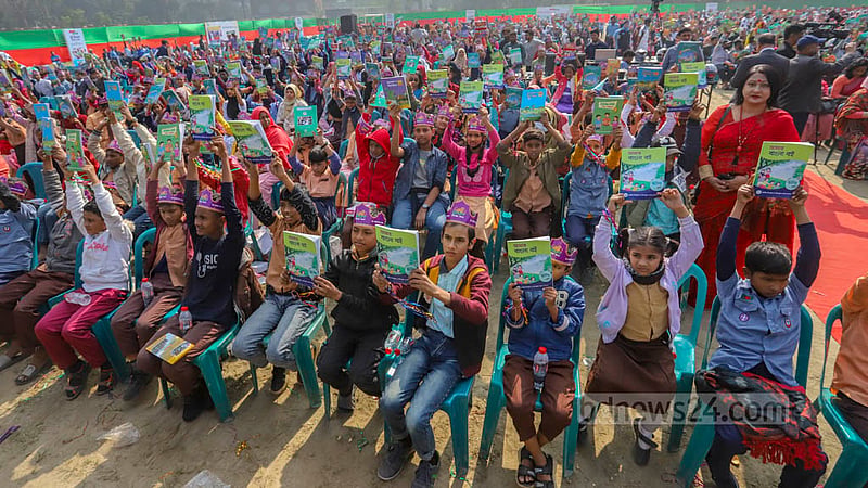 Primary school students receive new textbooks during the “Book Distribution Festival” at the University of Dhaka’s central playground on Sunday, Jan 1, 2023. Photo: Asif Mahmud Ove