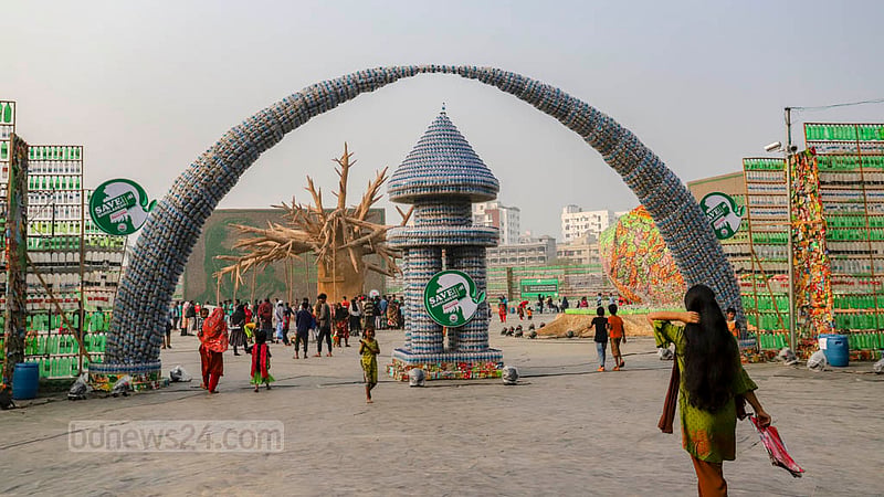 Mosaic portraits and sculptures made of plastic waste are on display to raise awareness about the environmental impacts of plastic pollution at an exhibition on the T&amp;T ground in Dhaka's Mohakhali. Photo: Asif Mahmud Ove