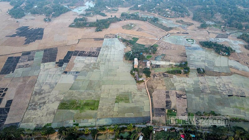The Maini river, formed by the confluence of numerous mountain streams in the Indian state of Tripura, flows through Khagrachhari's Dighinala and merges with the Kaptai Lake. Tobacco fields run along the banks of the river. Photo: Samir Mallik