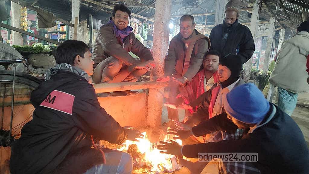 Thick fog shrouds Bangladesh as mercury dips to 9C in Sreemangal