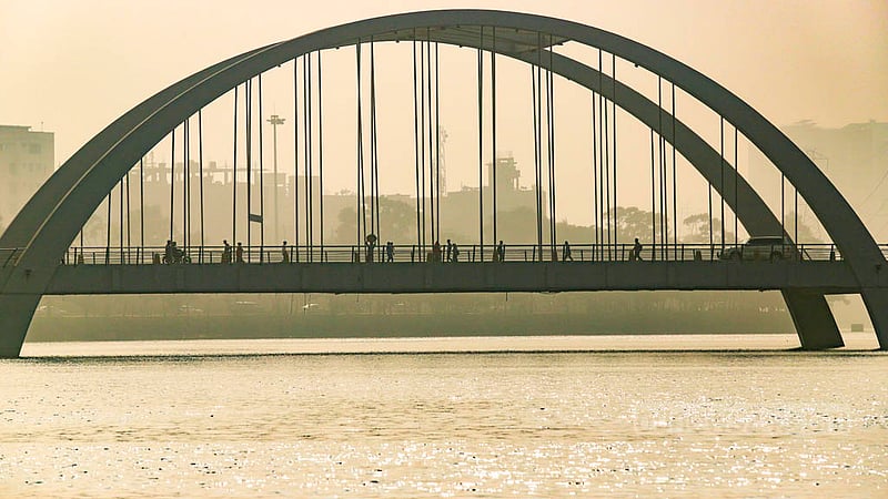 Fog engulfs Dhaka’s Hatirjheel, offering a hazy view of its bridges as the day unfolds on Wednesday, Jan 4, 2023.  Photo: Mahmud Zaman Ovi