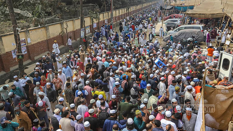 Tabligh Jamaat devotees throng the Biswa Ijtema ground in Tongi during the second phase of the congregation on Friday, Jan 20, 2023. Photo: Asif Mahmud Ove