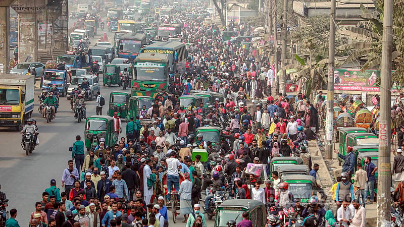 The Ijtema devotees suffered due to a lack of transport after the final prayers of the congregation’s second phase in Tongi on Sunday, Jan 22, 2023.