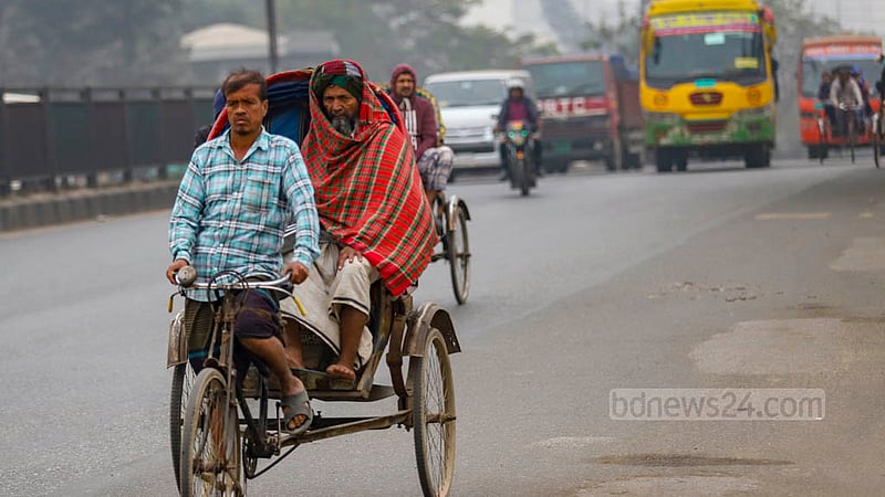 Dense fog with an equally intense chilly wind, which was non-existent in mid-December, intensifies the feeling of cold weather in Dhaka. Photo taken on Wednesday, Jan 4, 2023. Photo: Mahmud Zaman Ovi