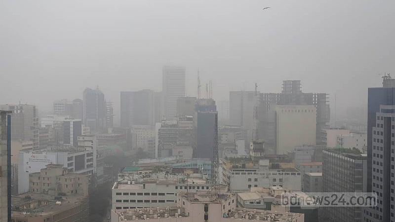 Dhaka experiences intense cold along with strong wind and dense fog with the sun remaining covered with clouds on Wednesday, Jan 4, 2023. Photo: Asif Mahmud Ove