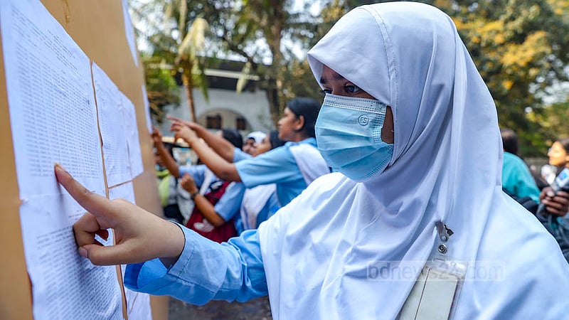 Viqarunnisa Noon School and College students search for their results in the HSC exams on the notice board on Wednesday, Feb 8, 2023. Photo: Mahmud Zaman Ovi