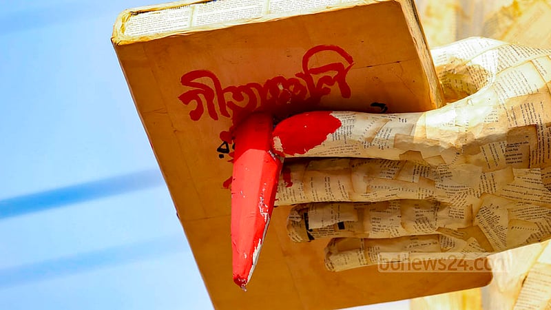 A group of Dhaka University students have installed a statue of Rabindranath Tagore on the campus with the mouth taped and a book in its hands nailed. They hope the sculpture will encourage people to speak about the state of freedom of speech in Bangladesh.
