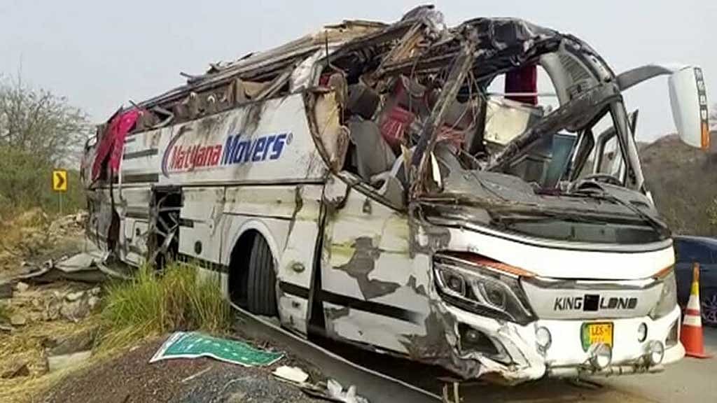 At least 14 dead, 64 wounded as bus falls into ravine in Pakistan