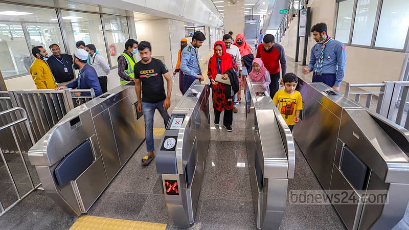 Not many passengers took metro trains from Uttara Centre after the station’s inauguration on Saturday, Feb 18, 2023. Photo: Asif Mahmud Ove