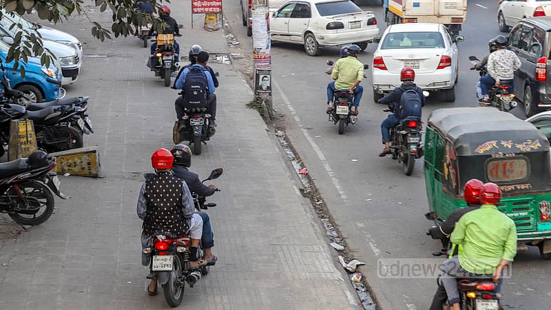 Many motorcyclists drove onto the footpaths to dodge the heavy traffic on Tejgaon’s Shaheed Tajuddin Ahmed Sarani on Thursday, Feb 2, 2023. Photo: Asif Mahmud Ove