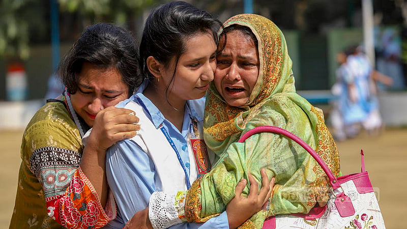 Mother Nahida Begum and the elder sister shed tears of joy as Viqarunnisa Noon School and College Suraiya Jannat Ima secures GPA 5 from the science stream in the HSC exams. Photo: Mahmud Zaman Ovi