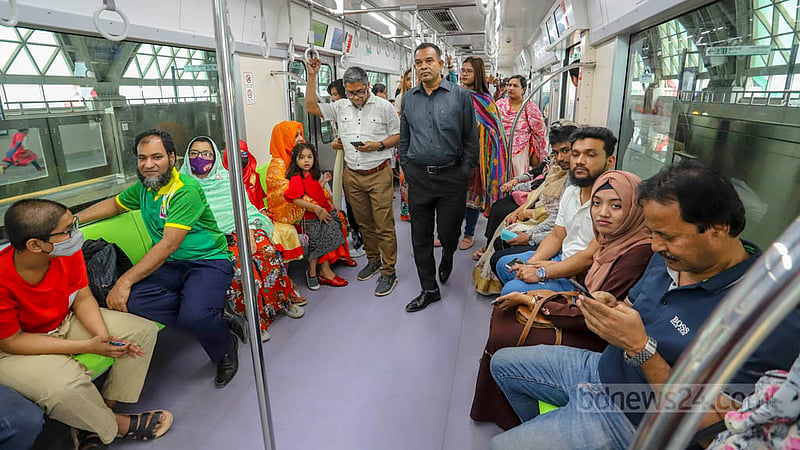 Passengers travel from Uttara to Agargaon by metro train. Photo: Asif Mahmud Ove