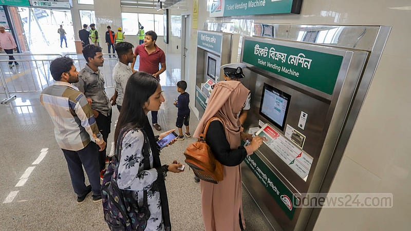 Passengers buy metro train tickets from a vending machine at Uttara Centre after the station’s inauguration on Saturday, Feb 18, 2023. Photo: Asif Mahmud Ove