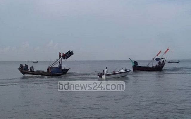Robbers stab 9 fishermen on trawler in Bay of Bengal, throw them into sea