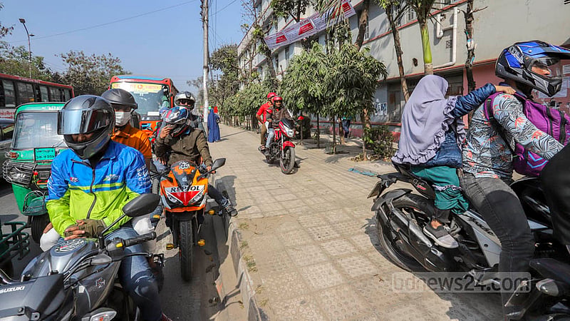 Many motorcyclists drove onto the footpaths to dodge the heavy traffic on Tejgaon’s Shaheed Tajuddin Ahmed Sarani on Thursday, Feb 2, 2023. Photo: Asif Mahmud Ove