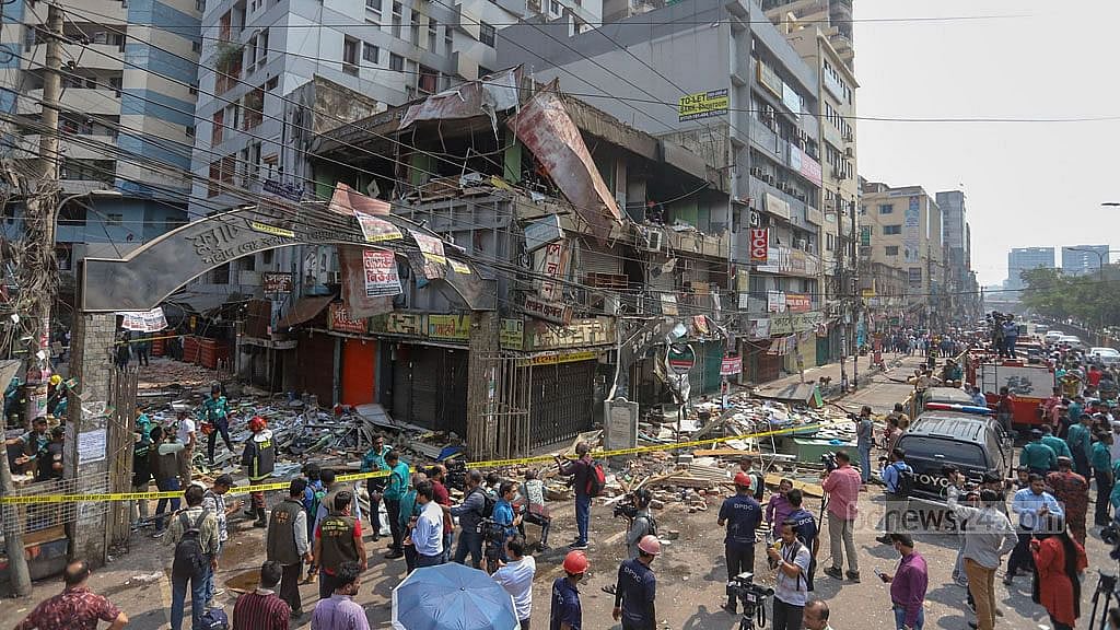 What could be causing the series of explosions and fire in Dhaka?
