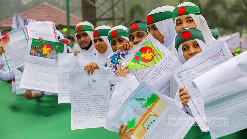 Students arrive at the National Martyrs’ Memorial in Savar on Sunday, Mar 26, 2023 with an open letter to the martyrs who lost their lives in the Liberation War. Photo: Asif Mahmud Ove