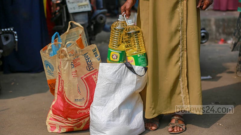The Trading Corporation of Bangladesh is selling 2 litres of oil, 1 kg of grams, 2 kg of lentils, 1 kg of sugar and 1 kg of sugar at a total of Tk 570, a subsidised rate, for Ramadan, the Muslim holy month of fasting. Photo: Tawhiduzzaman Tapu