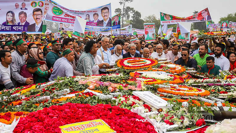 BNP Secretary General Mirza Fakhrul Islam Alamgir and other party leaders pay respect to the martyrs of the 1971 Liberation War at the National Martyrs’ Memorial in Savar on Sunday, Mar 26, 2023. Photo: Asif Mahmud Ove