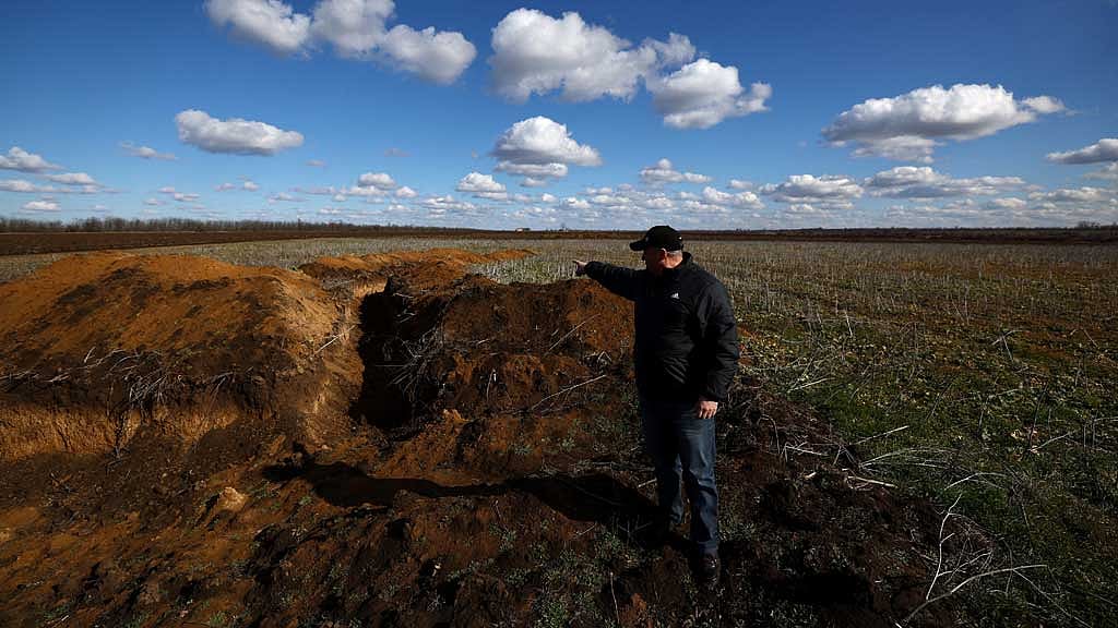 Facing minefields and cash crunch, Ukraine farmers to sow smaller crop