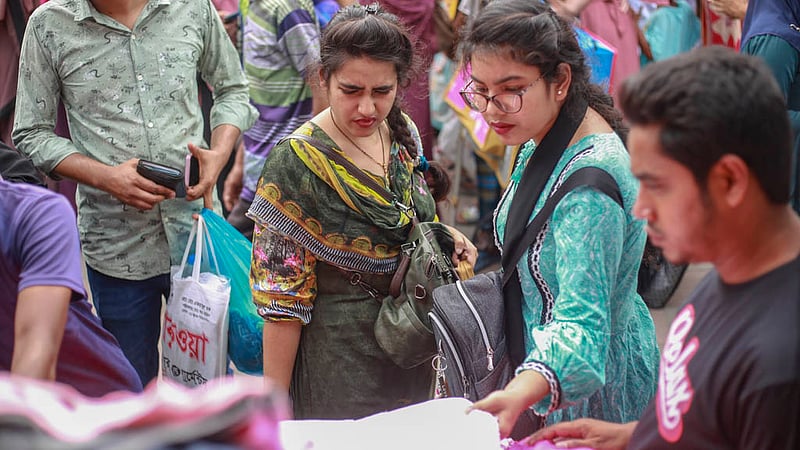 People crowd New Market in Dhaka during an Eid shopping spree on Friday, Mar 31, 2023. Photo: Tawhiduzzaman Tapu