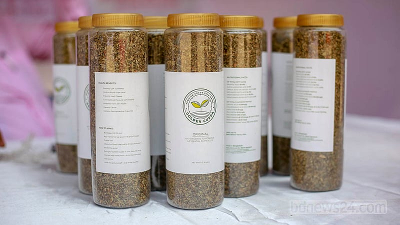 An entrepreneur has brought tea made from jute leaves to the Jute Product Fair organised by the textiles and jute ministry in the Shilpakala Academy. Photo: Tawhiduzzaman Tapu