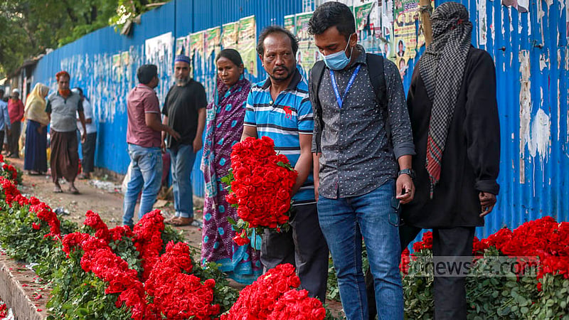 Throughout the day, Shahbagh's flower shops provide a range of colourful flowers, while in the morning, a wholesale market sets up near Shishu Park (children's park). Photo: Tawhiduzzaman Tapu