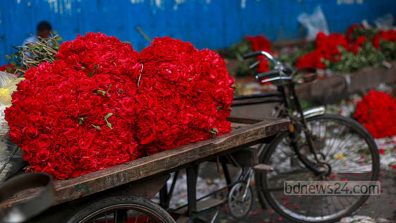 Customers leave on rickshaws after buying flowers from the wholesale flower market in Dhaka’s Shahbagh. Photo: Tawhiduzzaman Tapu
