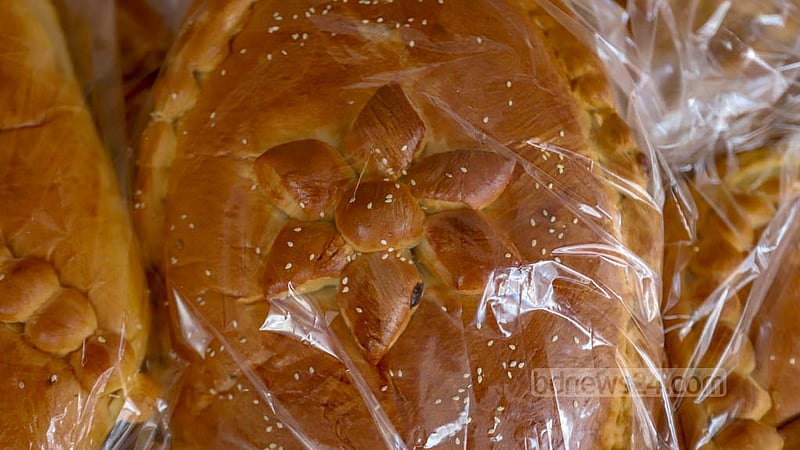 This flower-like loaf of bread for sale at a bakery on Nazimuddin Road in Old Dhaka weighs more than 1 kg. Photo: Mahmud Zaman Ovi
