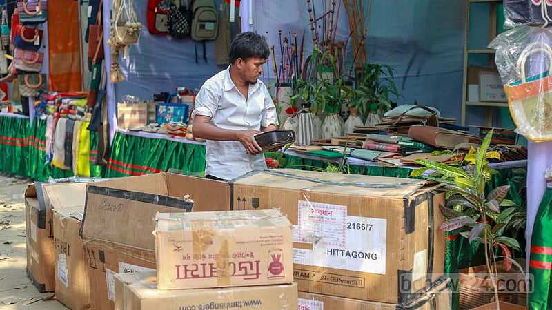 Owners decorate their stalls and arrange goods at the Jute Product Fair organised by the textiles and jute ministry in the Shilpakala Academy. Photo: Tawhiduzzaman Tapu