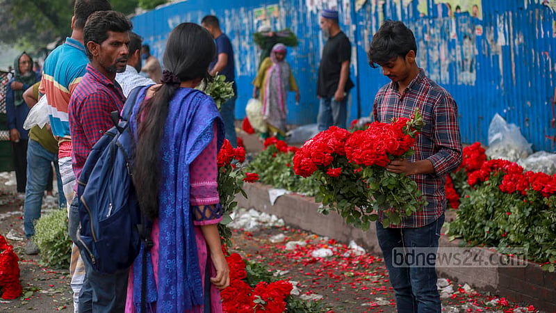 Customers browse flowers at a shop in the wholesale flower market in Dhaka’s Shahbagh. Photo: Tawhiduzzaman Tapu