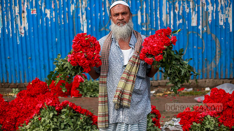 Mohammad Abu Bepari has been selling roses for over 35 years at the wholesale flower market in Dhaka’s Shahbagh. Photo: Tawhiduzzaman Tapu
