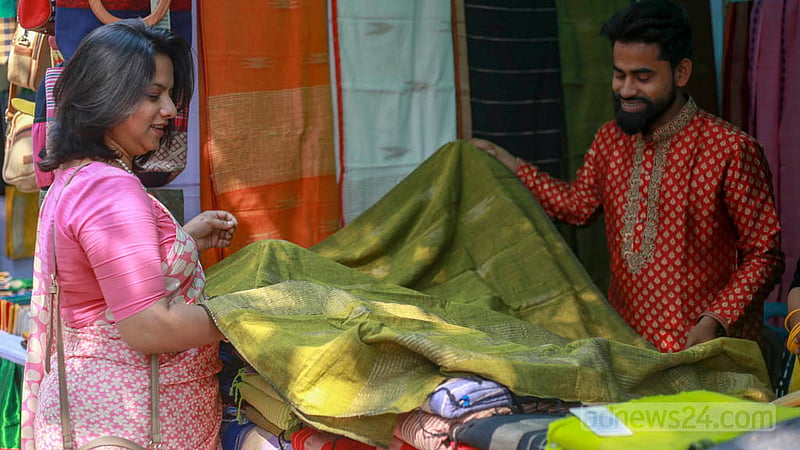 A visitor checks sarees made from jute at the five-day Jute Product Fair organised by the textiles and jute ministry in the Shilpakala Academy. Photo: Tawhiduzzaman Tapu