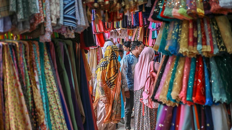 Shoppers crowd New Market in Dhaka on the weekly holiday of Friday, Mar 31, 2023, ahead of Eid-ul-Fitr. Photo: Tawhiduzzaman Tapu