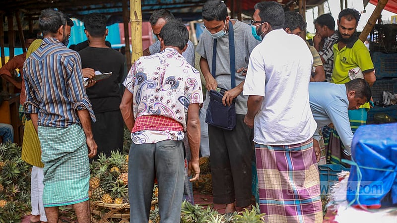 Buyers throng the wholesale fruits market in Hazaribagh to purchase pineapples. Photo: Tawhiduzzaman Tapu