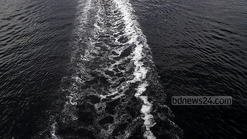 The pollution has turned the Buriganga’s water dark regardless of the season and white foam forms on the surface whenever a vessel disturbs the water. The foul smell forces people to cover their noses while crossing the river. Photo: Mahmud Zaman Ovi