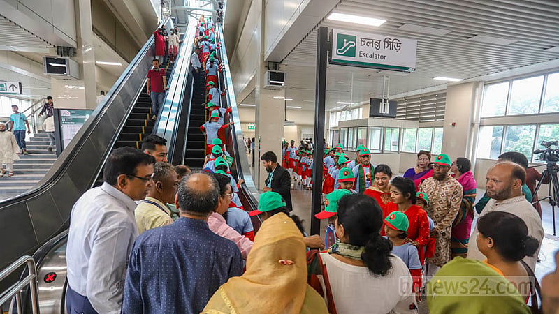 Children from two orphanages take a joy trip on a metro train to celebrate Bangabandhu Sheikh Mujibur Rahman's birth anniversary and National Children's Day on Friday, Mar 17, 2023. Photo: Asif Mahmud Ove