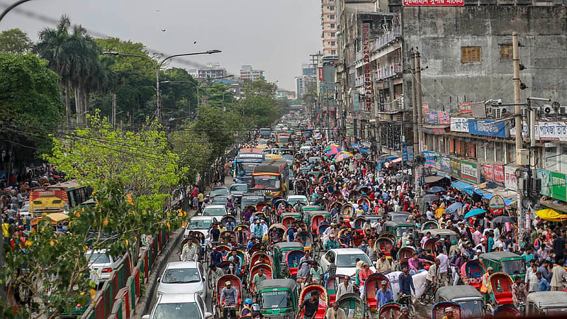 Dhaka’s New Market area experiences heavy traffic pressure during an Eid shopping spree on Friday, Mar 31, 2023. Photo: Tawhiduzzaman Tapu