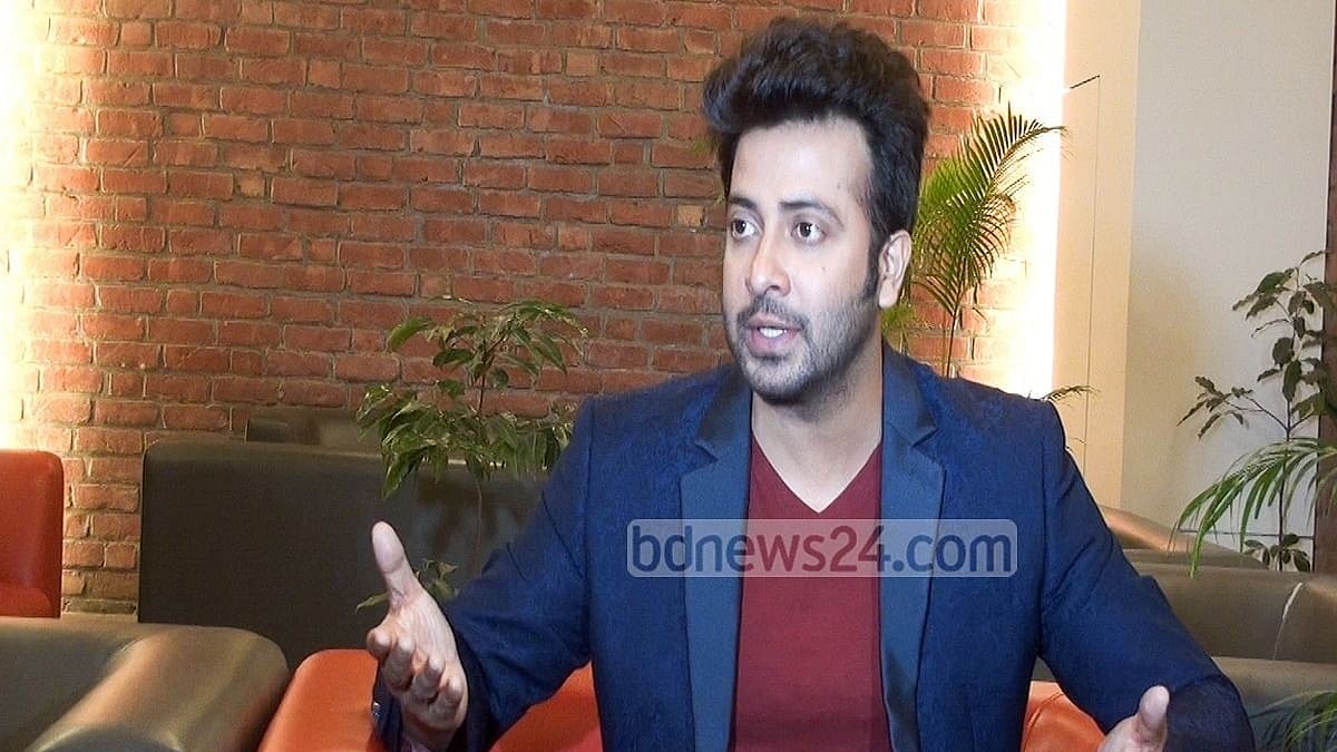 Actor Shakib Khan visits detective police’s office