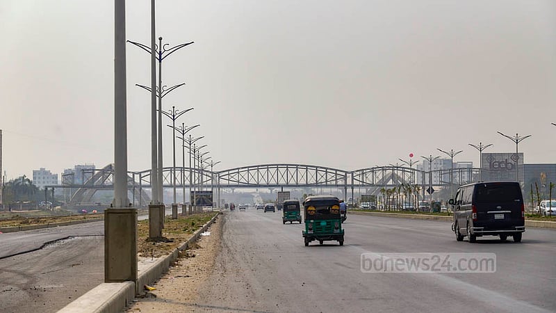 The work to construct a footbridge on Purbachal Expressway is ongoing. Photo: Mahmud Zaman Ovi