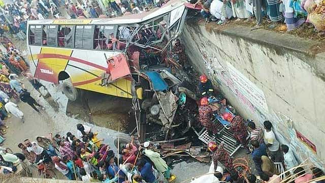 Mar 19: At least 19 people are killed as a bus falls into a ditch after hitting the railings of Bangabandhu Expressway in Madaripur’s Shibchar.