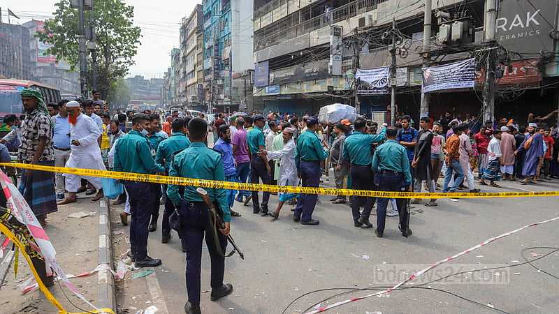Crowds flock to busy Old Dhaka’s Siddique Bazar as rescue operations commenced for the third day on Thursday, Mar  9, 2023, after a deadly blast in a building. Photo: Asif Mahmud Ove