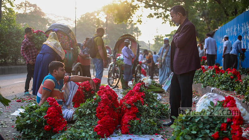 Throughout the day, Shahbagh's flower shops provide a range of colourful flowers, while in the morning, a wholesale market sets up near Shishu Park (children's park). Photo: Tawhiduzzaman Tapu