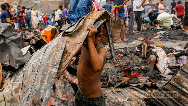 Alongside the adults, children can be seen searching through the Bangabazar debris. Photo: Mahmud Zaman Ovi